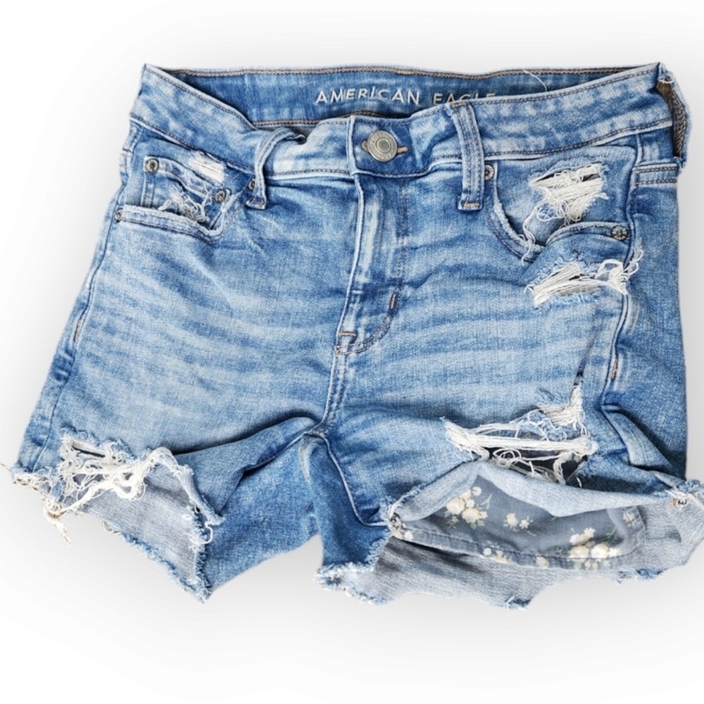 American Eagle Midi Distressed Shorts Size 2
